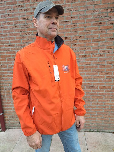 Oranje jas voorkant